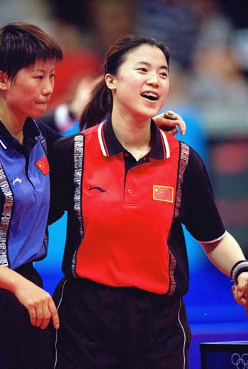 资料图片李菊王楠夺2000年奥运乒乓球女双金牌
