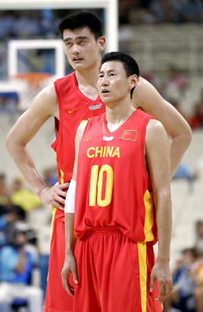 图文-男篮1\/4决赛中国负于立陶宛 姚明和李楠一