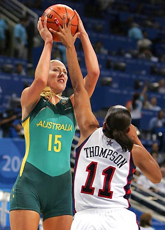 图文-女篮决赛美国VS澳大利亚 高高跃起跳投_