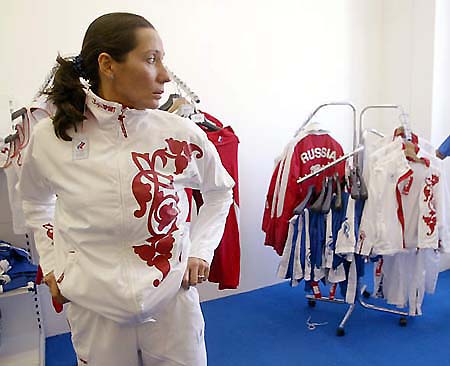图文-俄罗斯奥运击剑选手换新装 新队服简洁大