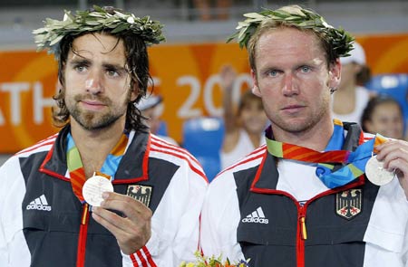 [图文]-网球男双决赛智利组合夺冠 银牌让人沮