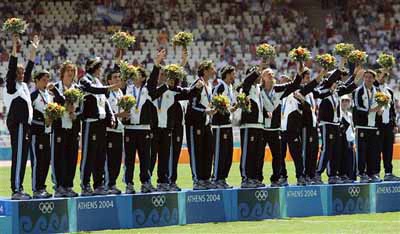 图文-阿根廷夺得奥运男足冠军 一共分享胜利的
