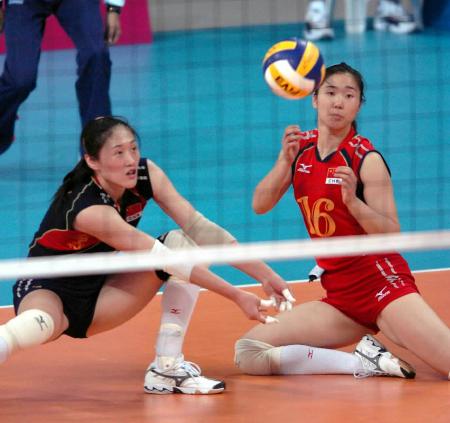排球 中国女排征战奥运 中国女排完胜俄罗斯图集 正文   8月22日,在