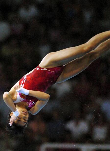 图文-劳丽诗获女子10米跳台银牌 在空中优美旋