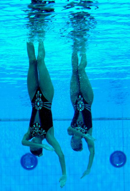 图文-24日花样游泳赛况 白俄罗斯选手比赛中