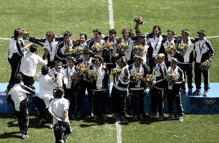 图文:阿根廷夺得奥运会足球冠军(5)_2004雅典