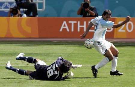 图文:阿根廷夺得奥运会足球冠军(12)_2004雅典