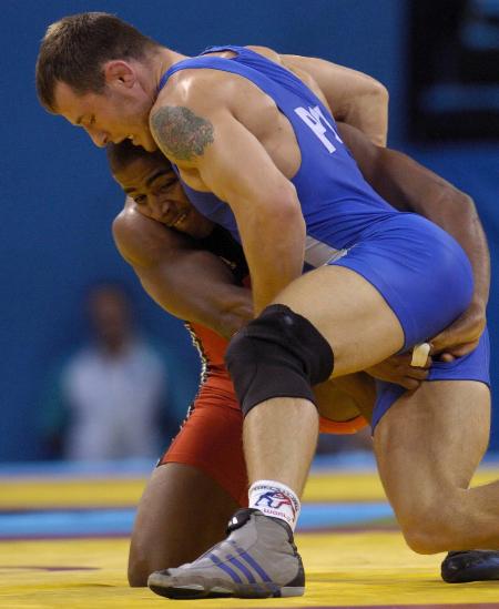 图文摔跤―俄罗斯选手夺男子自由式74公斤级冠军13