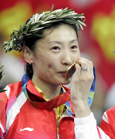 图文-中国代表团金牌集锦 羽毛球张宁赢得第1