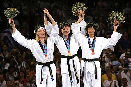 图文-女子跆拳道48公斤级罗微夺金 冠亚季军合