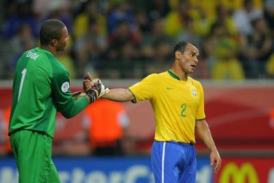 卡福亲口宣布不退出巴西队超高龄后卫留守是福是祸？