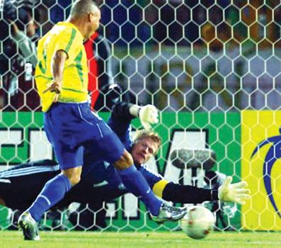 罗纳尔多世界杯14球组图回放 02年攻破中国大