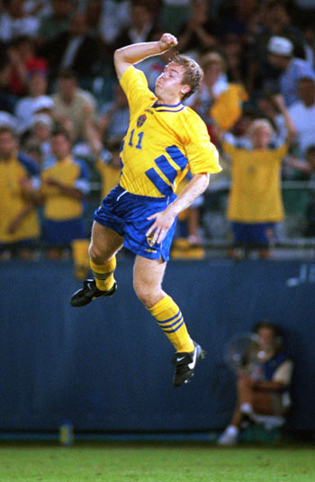 老照片-瑞典足球精灵布罗林空中转身已成永恒
