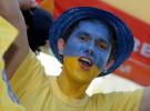 图文-乌克兰球迷喜迎首战戴上草帽画个花脸来助阵