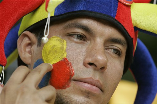 图文-厄瓜多尔球迷现场造势 忧郁帅哥期待球队