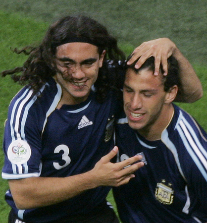图文-[世界杯]阿根廷VS塞黑 索林祝贺罗德里格