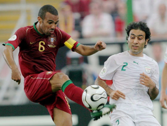 图文-[世界杯]葡萄牙2-0伊朗 科斯蒂尼亚起脚争