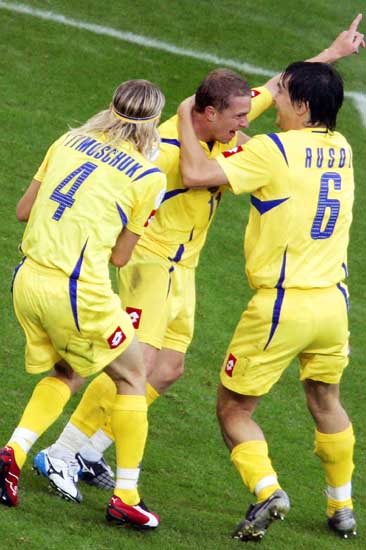 图文-[世界杯]沙特0-4乌克兰 球员之间相互庆祝