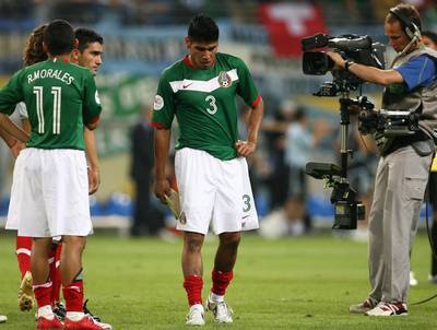 图文-阿根廷加时赛淘汰墨西哥 墨西哥队令人尊