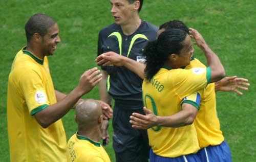 图文-[世界杯]巴西3-0加纳 桑巴军团庆祝进球 _