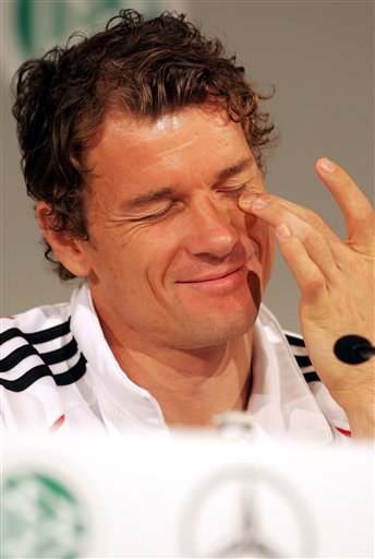 图文-德国国家队赛前发布会 守门员莱曼笑对比