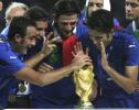图文-意大利队夺得世界杯冠军多么诱人的奖杯
