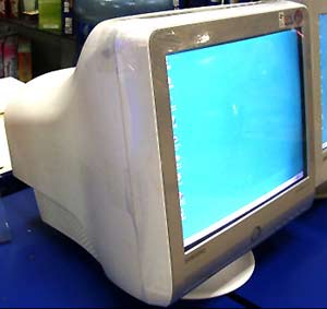 购三星具有苹果外观的crt显示器送现代u盘