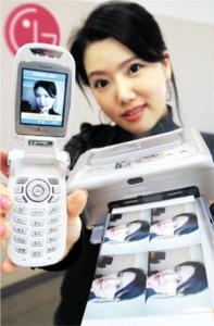 LG推出首款蓝牙无线打印手机KF1000