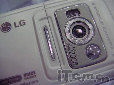 LG时尚40和弦拍照手机G822仅售1580元(图)