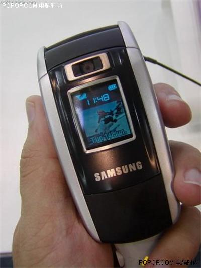 梦幻身材三星最小3G手机Z500只售2799元