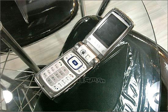 LG百万像素手机G920特价1999还有礼