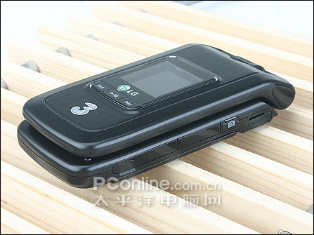 LG超薄3G折叠音乐手机U880c详细评测