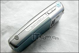 最便宜的3G插卡手机摩托罗拉C975仅售880