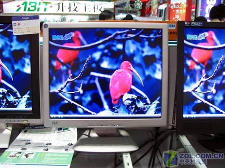 EMC三款液晶齐降价17寸8ms仅售1699元