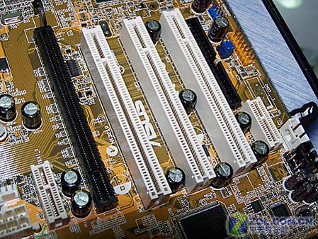 强过945PL华硕DDR2/PCI-E主板仅590