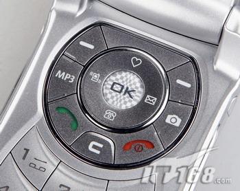 仿保时捷跑车设计 LG音乐手机G263评测(7)