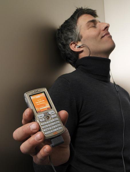 钛金Walkman索爱音乐手机W700图赏