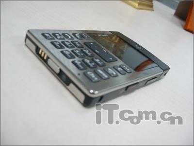 手机中的信用卡三星P508最薄手机上市