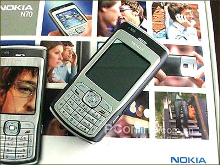 诺基亚200万像素智能手机N70降至4180元