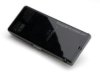 挑战nano黑色巧克力般的MP3仅7.5mm厚