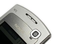 多媒体手机全新体现诺基亚N71真机图赏