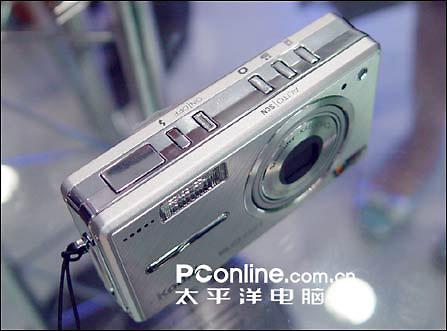 柯达卡片机V530再降:1899元送相机包