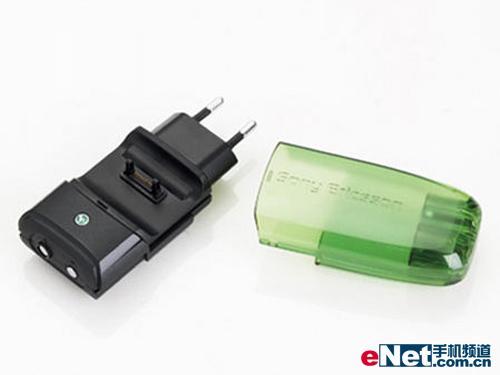 可用碱性电池充电 索爱发布两新款充电器_手机