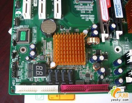 AGP/PCI-E显卡都能用915P主板不到六百