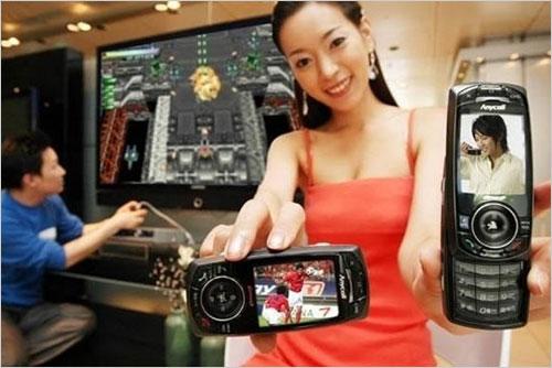 全球首款游戏电视手机三星B3200登场
