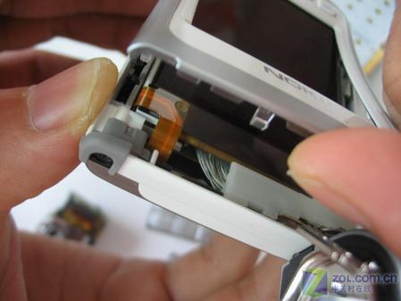 探索蔡司镜头之旅 诺基亚320万像素N93拆解(