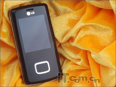 时尚机皇LG巧克力手机KG90特价2388元