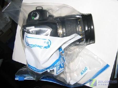 巧手普通塑料袋打造相机防水外套