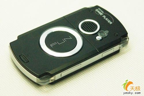 挑战PSP 飞创游戏手机V918只卖1180_手机