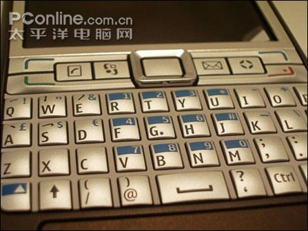 商务智能旗舰诺基亚全键盘E61i欲破三千